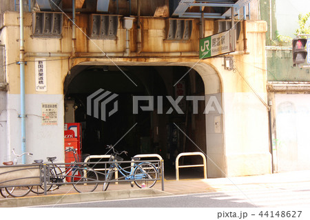 鶴見線国道駅の入口(2) 44148627