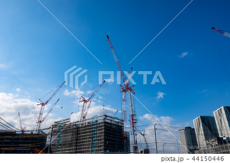 東京再開発 オリンピック選手村建設が進む晴海 2018.09 建設中の建物とクレーン　b-1 44150446