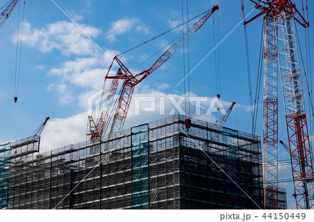 東京再開発 オリンピック選手村建設が進む晴海 2018.09 建設中の建物とクレーン　b-3 44150449