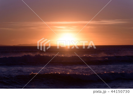 夕暮れのビーチ 波打ち際 夕暮れのビーチ 波打ち際 44150730