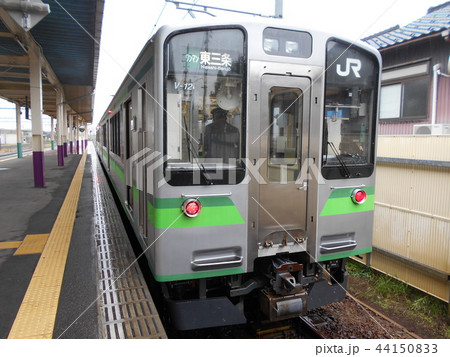 鉄道 新潟県 弥彦線 吉田駅にて東三条行の電車 鉄道 新潟県 弥彦線 吉田駅にて東三条行の電車 44150833