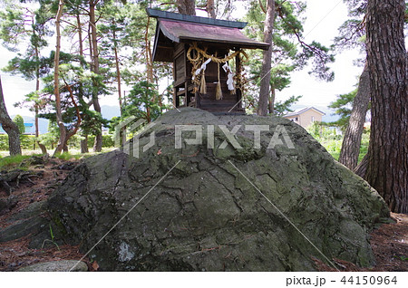 信州　松本の天然記念物　岩岡の火打岩（ひうちいわ）　明神岩として祀られる 44150964