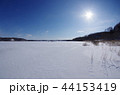 塘路湖と雪上の足跡 44153419