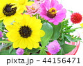 ヒマワリのフラワーアレンジメント 44156471