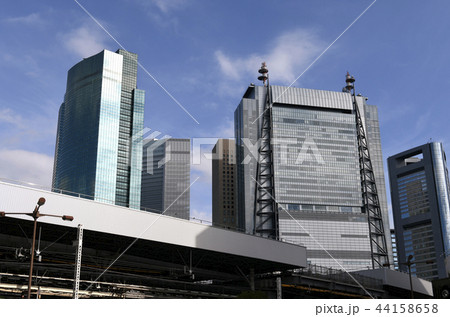 日本の東京都市景観 新橋から汐留の超高層ビル群などを望む 日本の東京都市景観 新橋から汐留の超高層ビル群などを望む 44158658