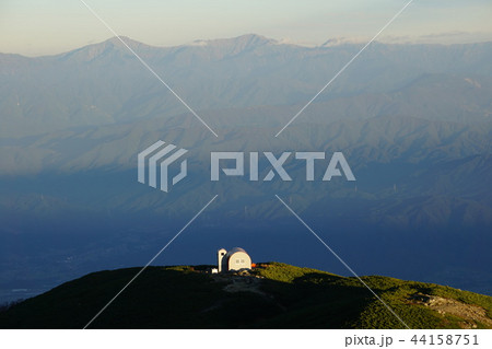 檜尾岳からの檜尾岳避難小屋と白峰三山 44158751