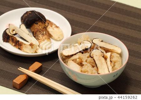 焼き松茸と松茸ご飯 焼き松茸と松茸ご飯 44159262