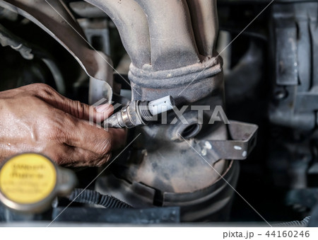 Check and change the oxygen sensor car. 44160246