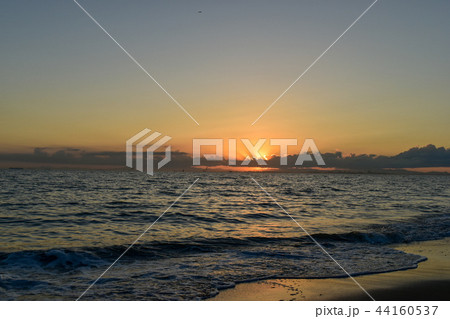 休日の夕陽イメージ 44160537