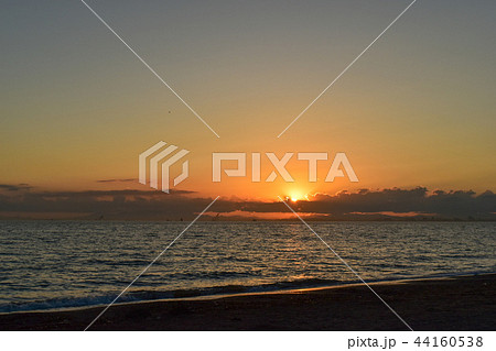 休日の夕陽イメージ 44160538