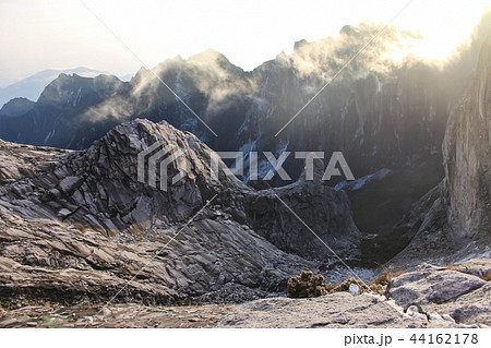 キナバル山・朝焼け・岩肌 キナバル山・朝焼け・岩肌 44162178