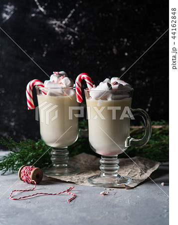 Two glass glasses with hot white chocolate 44162848