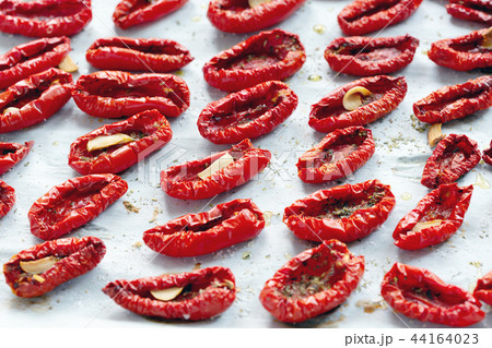 Sun-dried tomatoes with Italian herbs and oil. 44164023