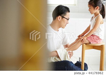 父親と娘のライフスタイル 44176962