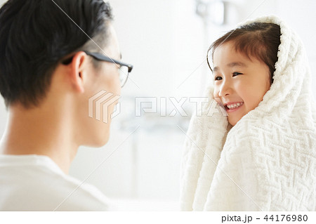 父親と娘のライフスタイル 44176980