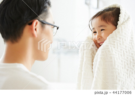 父親と娘のライフスタイル 44177006
