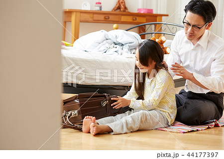 父親と娘のライフスタイル 44177397