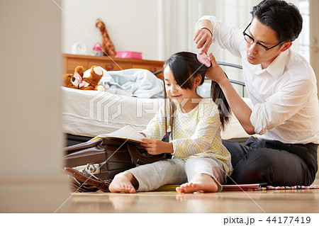 父親と娘のライフスタイル 父親と娘のライフスタイル 44177419