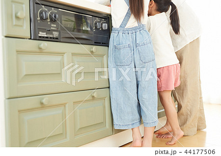 母親と娘のライフスタイル 母親と娘のライフスタイル 44177506