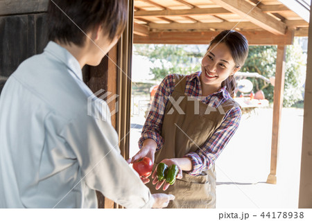 田舎暮らし　ご近所付き合い　お裾分け 44178938