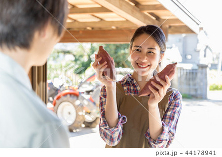 田舎暮らし　ご近所付き合い　お裾分け 44178941