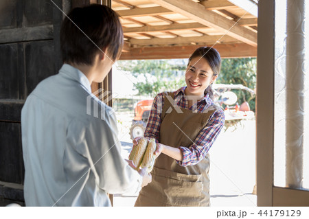 田舎暮らし　ご近所付き合い　お裾分け 44179129