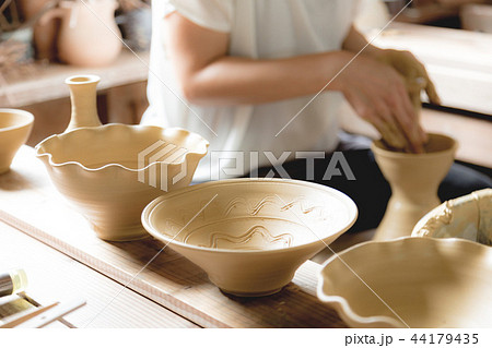 女性陶芸家 44179435