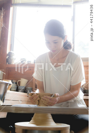 女性陶芸家 女性陶芸家 44179436