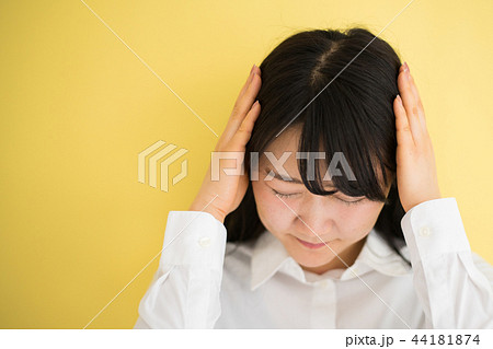 落ち込む女性 44181874