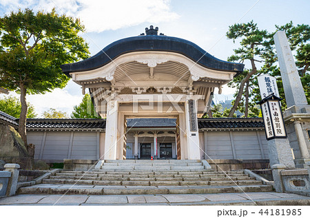 東本願寺函館別院 正門 (北海道函館市元町) ※2017年10月撮影 東本願寺函館別院 正門 (北海道函館市元町) ※2017年10月撮影 44181985