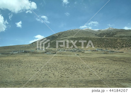 Tibetan village 44184207