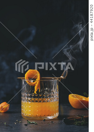 Whiskey orange Cocktail 44187920