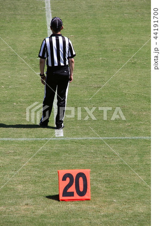 アメリカンフットボール 審判の写真素材
