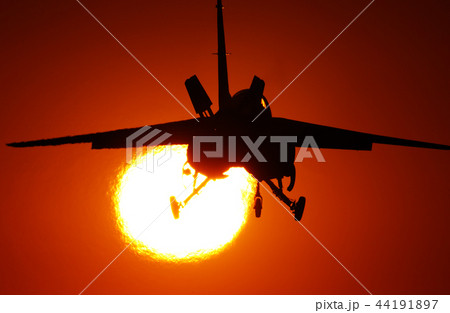 夕日と飛行機 (T-4) 夕日と飛行機 (T-4) 44191897