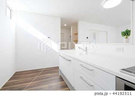 モデルハウスの素敵なシステムキッチンの写真素材