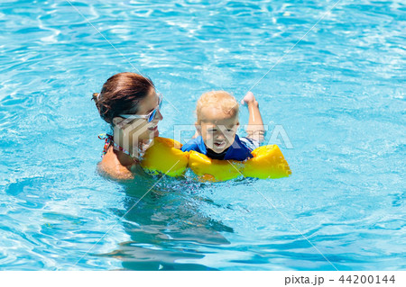 Mother and baby in swimming pool 44200144