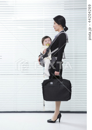 Young parents enjoying time spent with their little daughter, love and happy family concept photo 201 Young parents enjoying time spent with their little daughter, love and happy family concept photo 201 44204269
