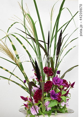 フラワーアレンジメント　秋イメージ 44209870