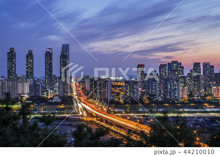 瓦屋 韓屋 ビル 44210010