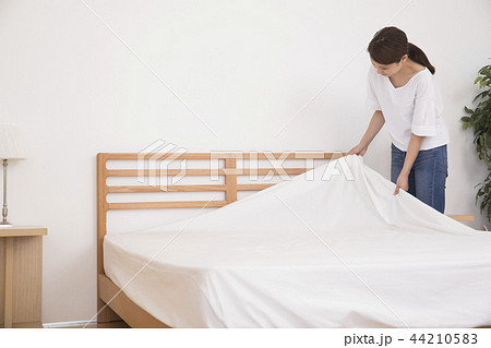 ベッドメイキング ベッドメイキング 44210583