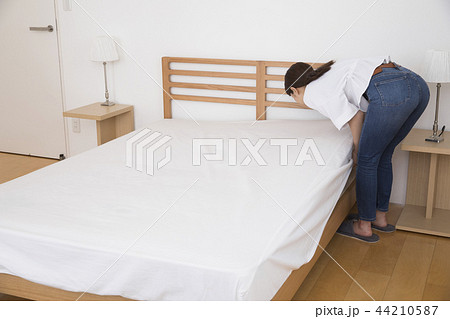 ベッドメイキング ベッドメイキング 44210587