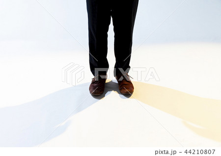 二筋の影 二筋の影 44210807