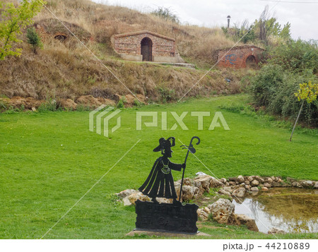 Peregrino - La Virgen del Camino Peregrino - La Virgen del Camino 44210889