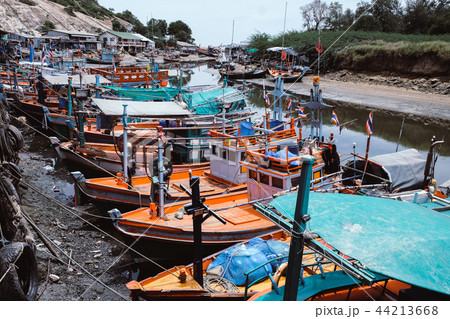 fishing boats 44213668