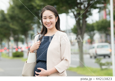 妊婦のビジネスウーマン 44213823
