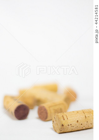 コルク　白い布背景のコルク 44214581