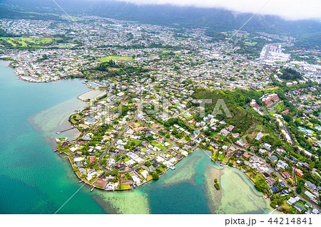 《ハワイ》オアフ島東部・郊外の街並みと海《航空写真》 44214841