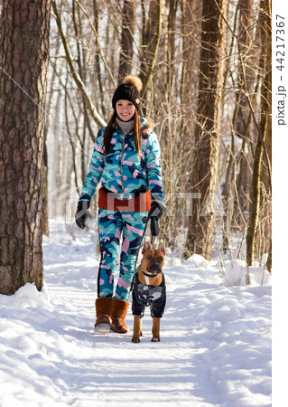 Adorable girl with her dog walks in park Adorable girl with her dog walks in park 44217367