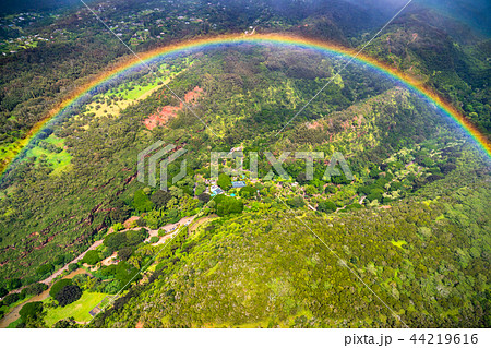 ハワイ 空から眺める虹の輪 オアフ島内陸 航空写真 の写真素材
