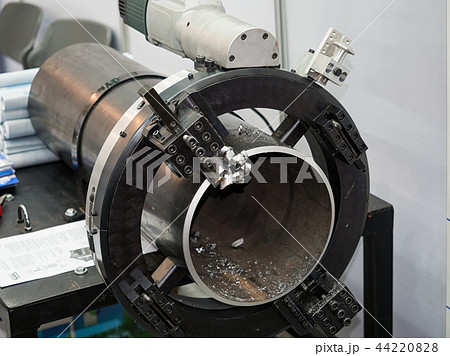 machining automotive part by cnc turning machine 44220828